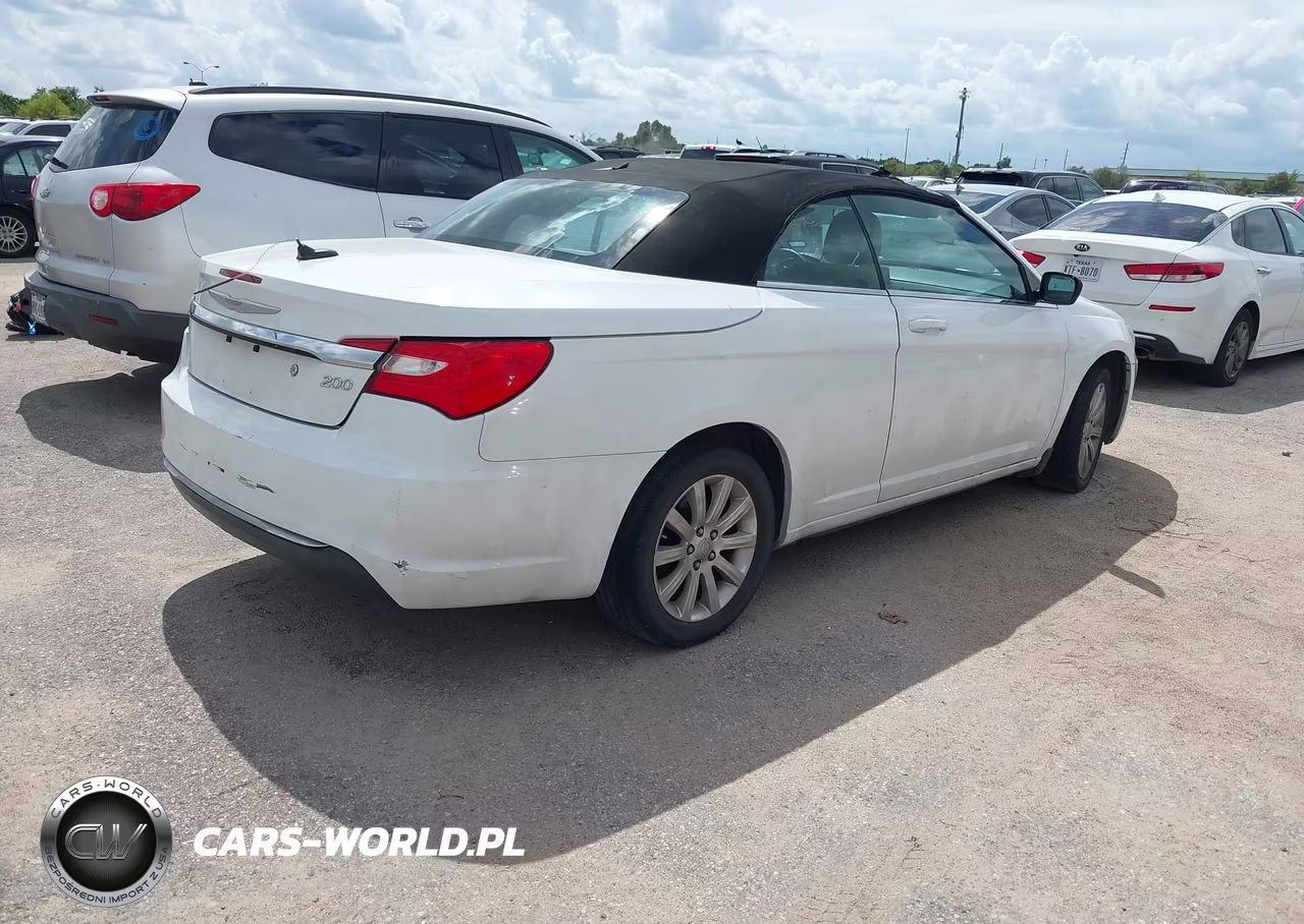 2013 Chrysler 200 Touring VIN:1C3BCBEB7DN511840 - 4