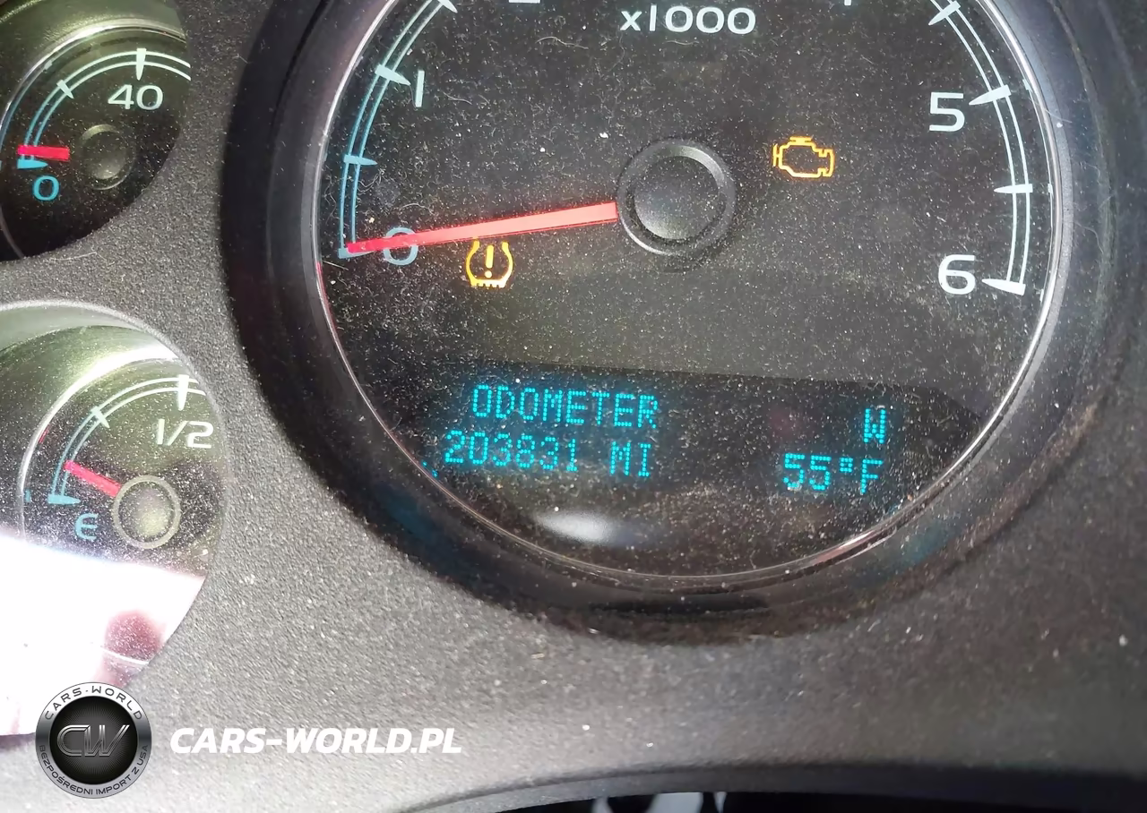 2011 Chevrolet Tahoe Lt VIN:1GNSCBE01BR105690 - 16