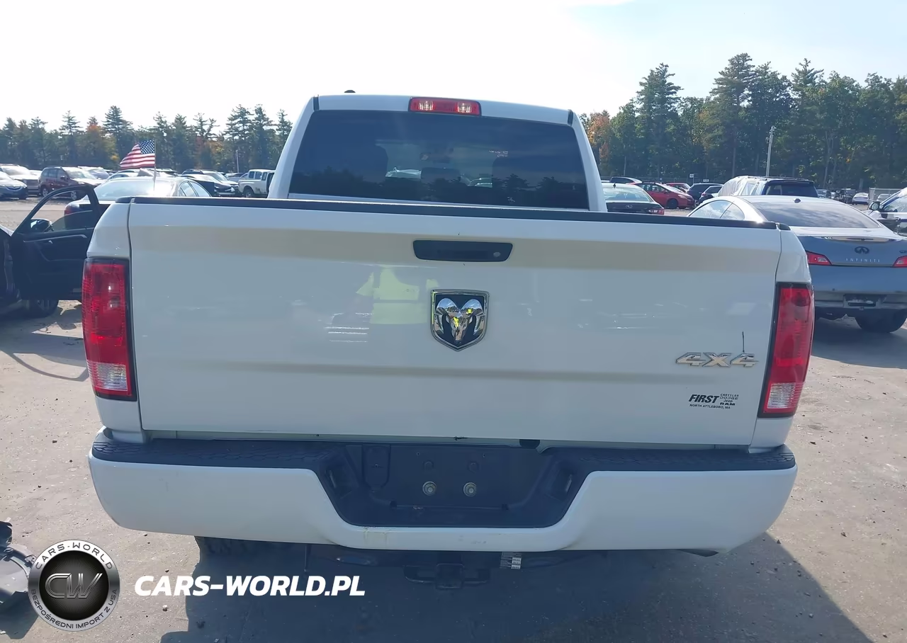 2018 Ram 1500 Express 4X4 6'4 Box VIN:1C6RR7FGXJS187769 - 17