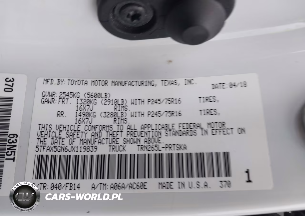 2018 Toyota Tacoma Sr VIN:5TFAX5GN6JX119839 - 9