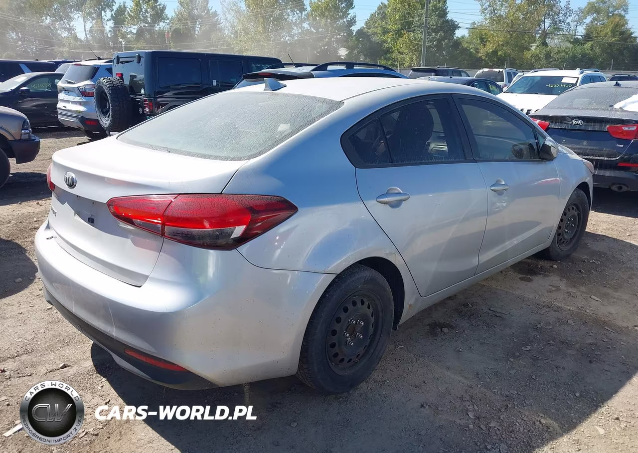 2017 Kia Forte Lx VIN:3KPFK4A71HE086378 - 4
