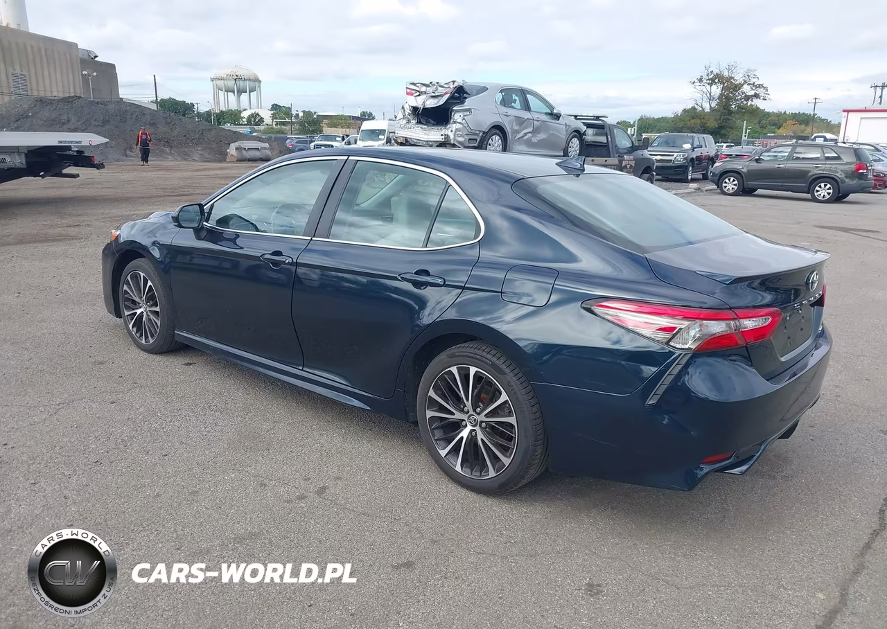 2020 Toyota Camry Se VIN:4T1G11AK3LU320259 - 3
