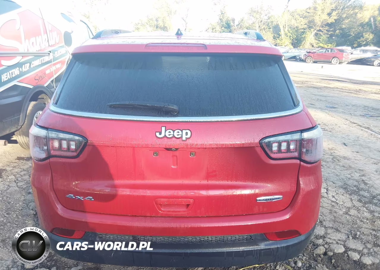 2018 Jeep Compass Latitude 4X4 VIN:3C4NJDBB5JT355839 - 16