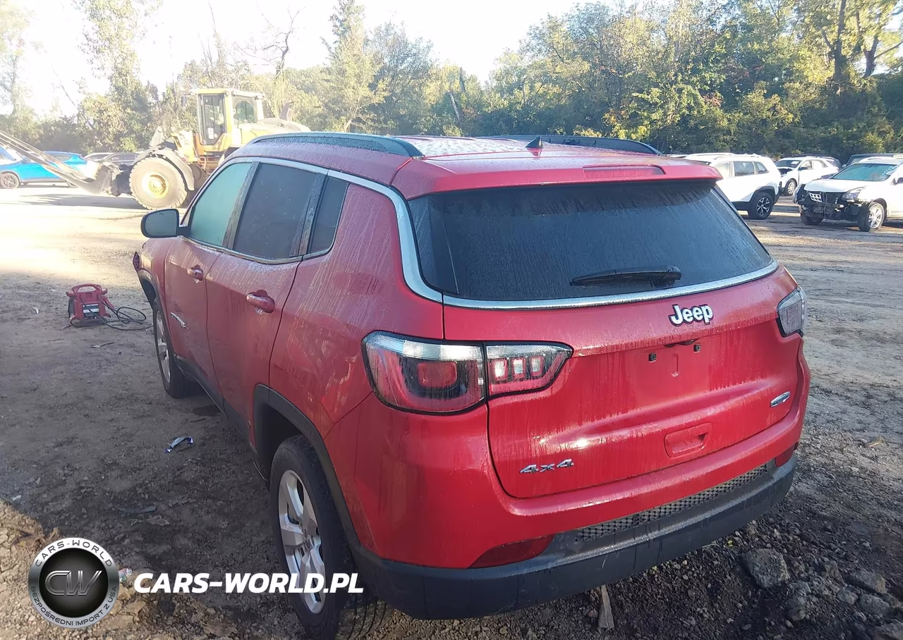2018 Jeep Compass Latitude 4X4 VIN:3C4NJDBB5JT355839 - 3