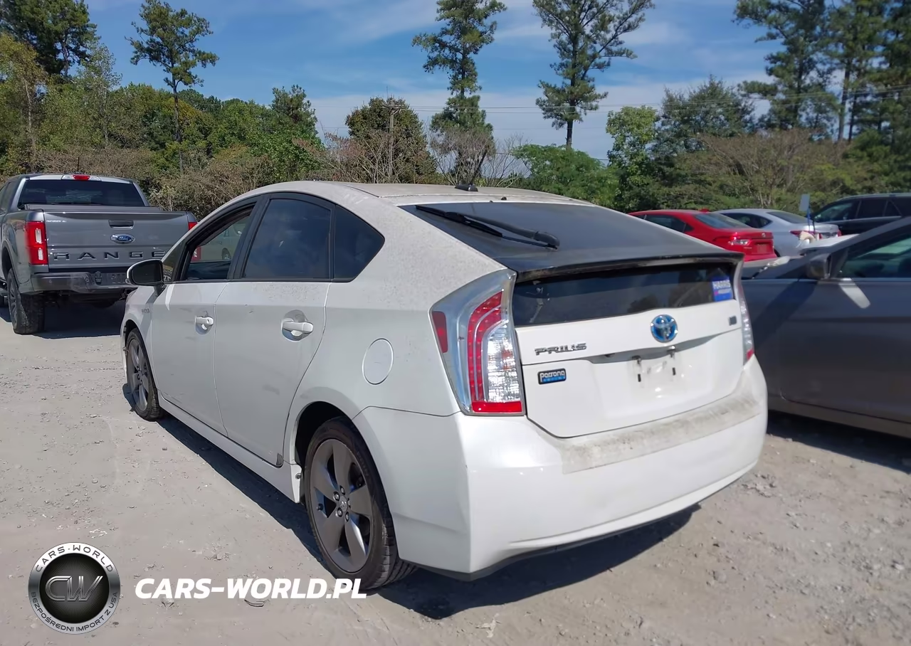 2015 Toyota Prius Persona Series Special Edition VIN:JTDKN3DU2F0397390 - 3