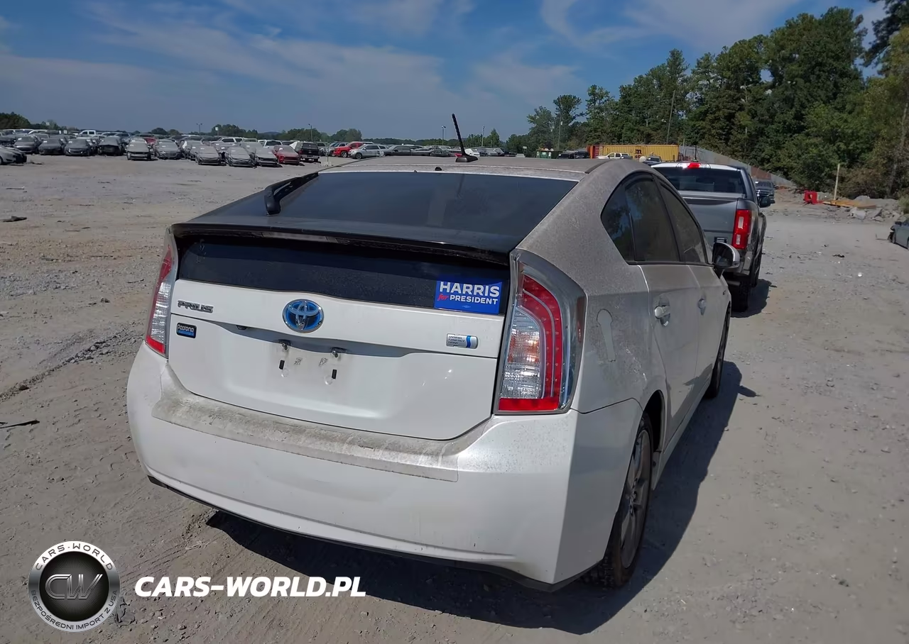 2015 Toyota Prius Persona Series Special Edition VIN:JTDKN3DU2F0397390 - 4