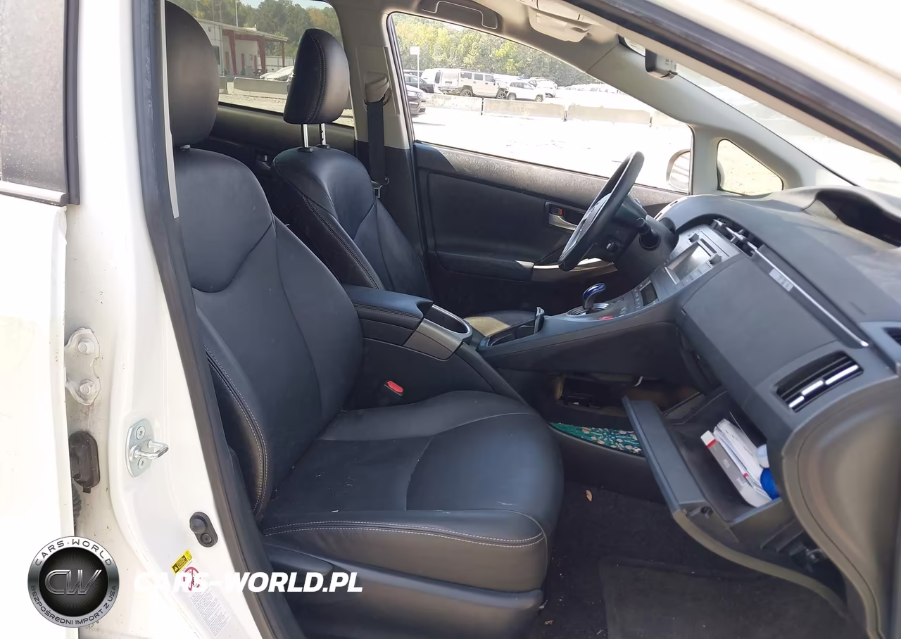 2015 Toyota Prius Persona Series Special Edition VIN:JTDKN3DU2F0397390 - 5