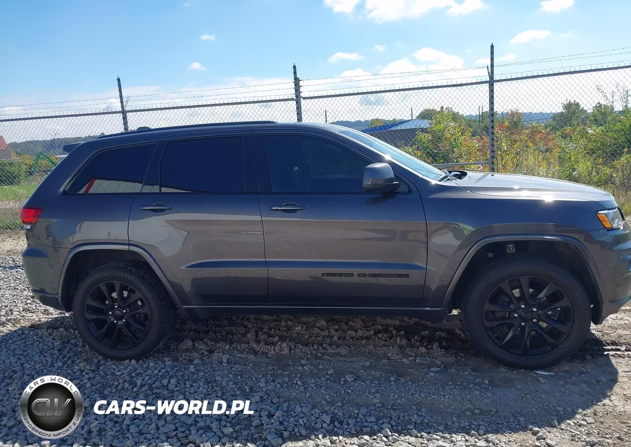 2018 Jeep Grand Cherokee Altitude 4X4 VIN:1C4RJFAG0JC267027 - 13