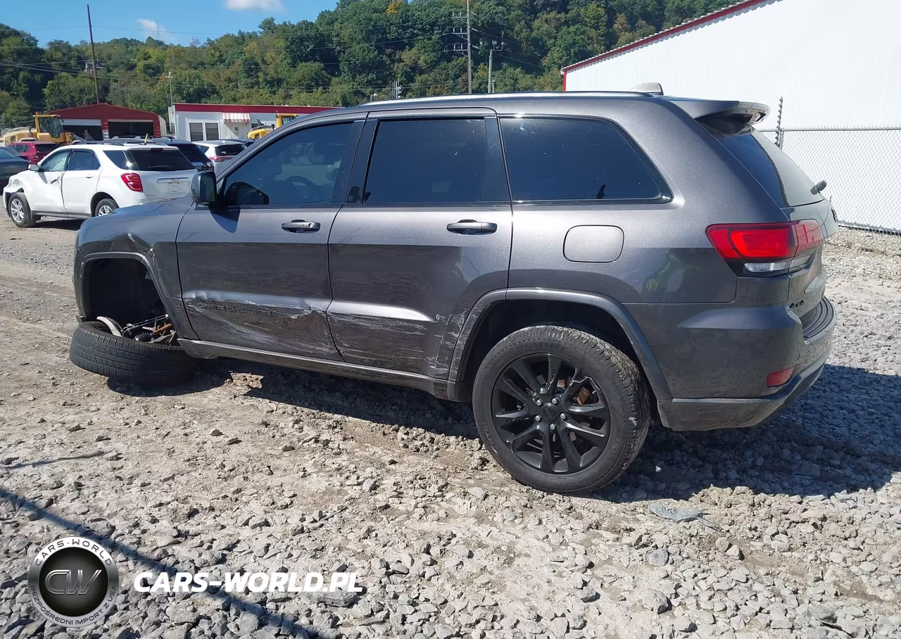 2018 Jeep Grand Cherokee Altitude 4X4 VIN:1C4RJFAG0JC267027 - 14