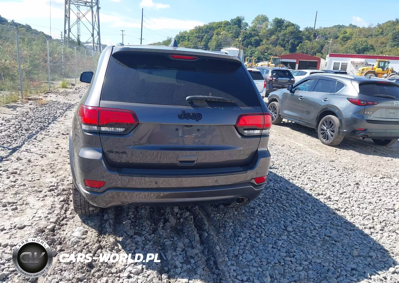 2018 Jeep Grand Cherokee Altitude 4X4 VIN:1C4RJFAG0JC267027 - 16