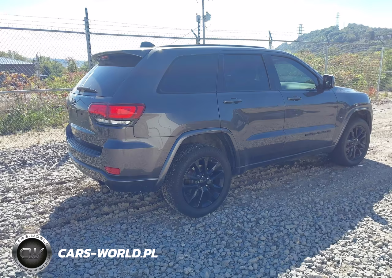 2018 Jeep Grand Cherokee Altitude 4X4 VIN:1C4RJFAG0JC267027 - 4