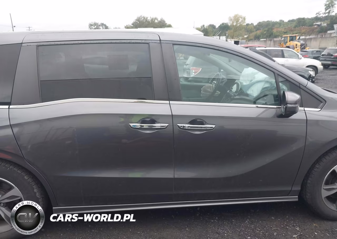 2018 Honda Odyssey Touring VIN:5FNRL6H85JB041352 - 13