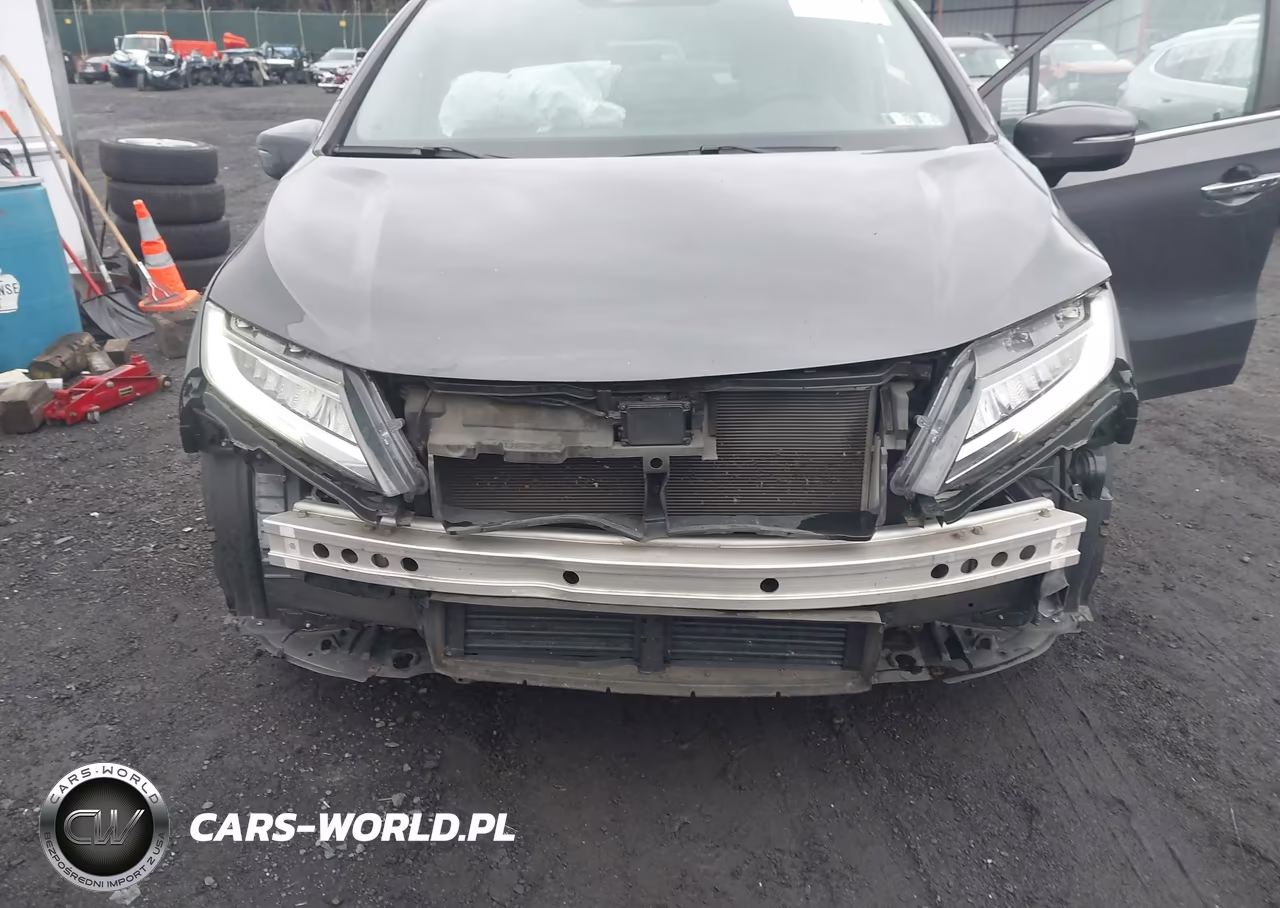2018 Honda Odyssey Touring VIN:5FNRL6H85JB041352 - 6