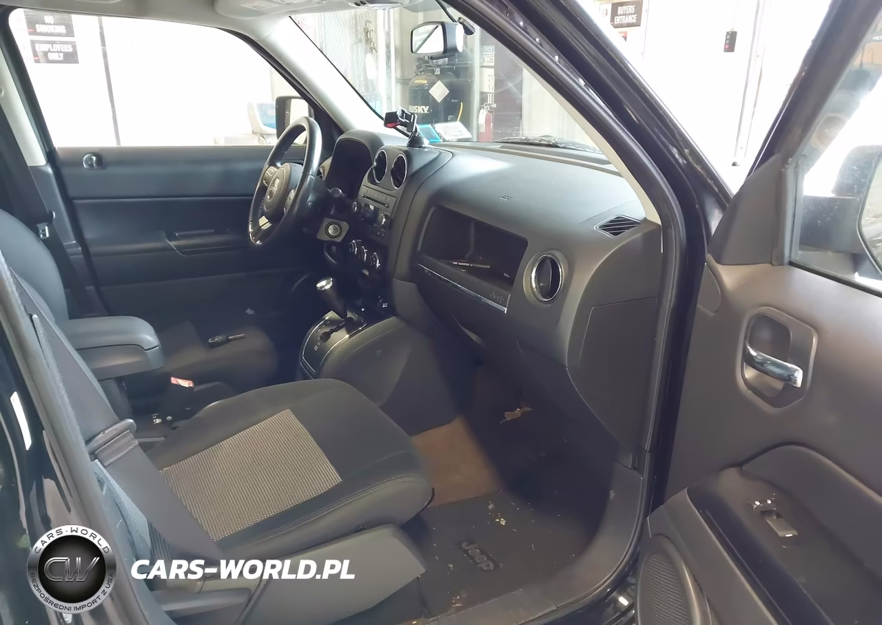 2014 Jeep Patriot Latitude VIN:1C4NJRFB6ED742662 - 5