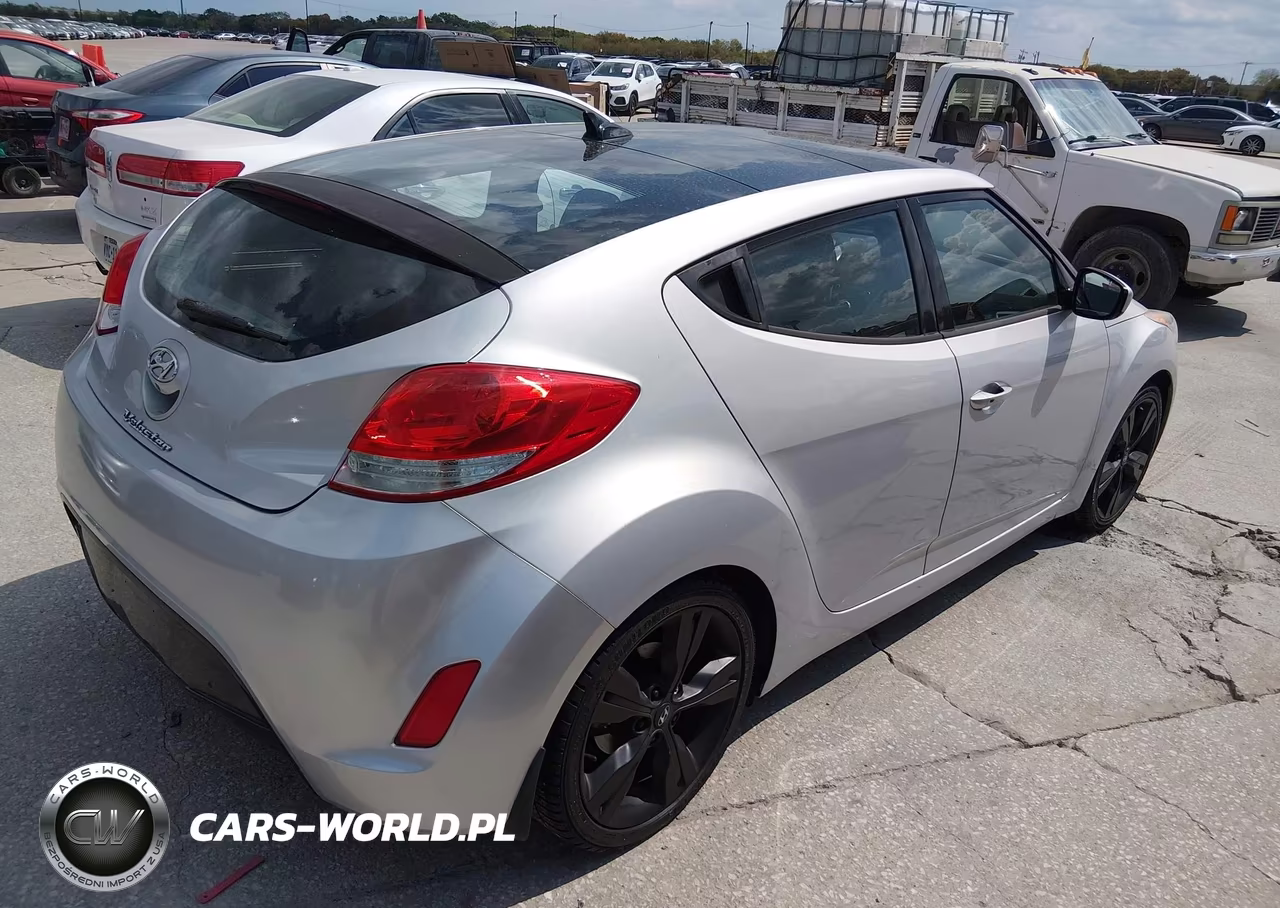 2017 Hyundai Veloster Value Edition VIN:KMHTC6ADXHU319608 - 4
