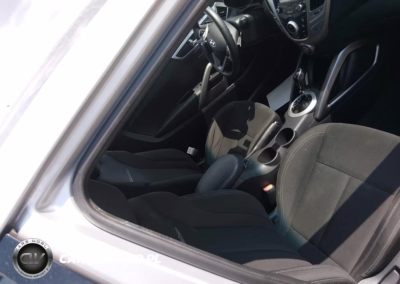 2017 Hyundai Veloster Value Edition VIN:KMHTC6ADXHU319608 - 5
