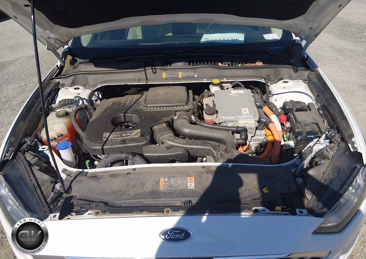 2018 Ford Fusion Hybrid S VIN:3FA6P0UU0JR122383 - 10