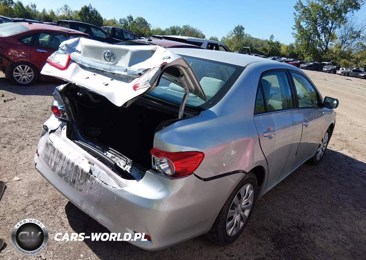 2013 Toyota Corolla Le VIN:5YFBU4EEXDP082548 - 4