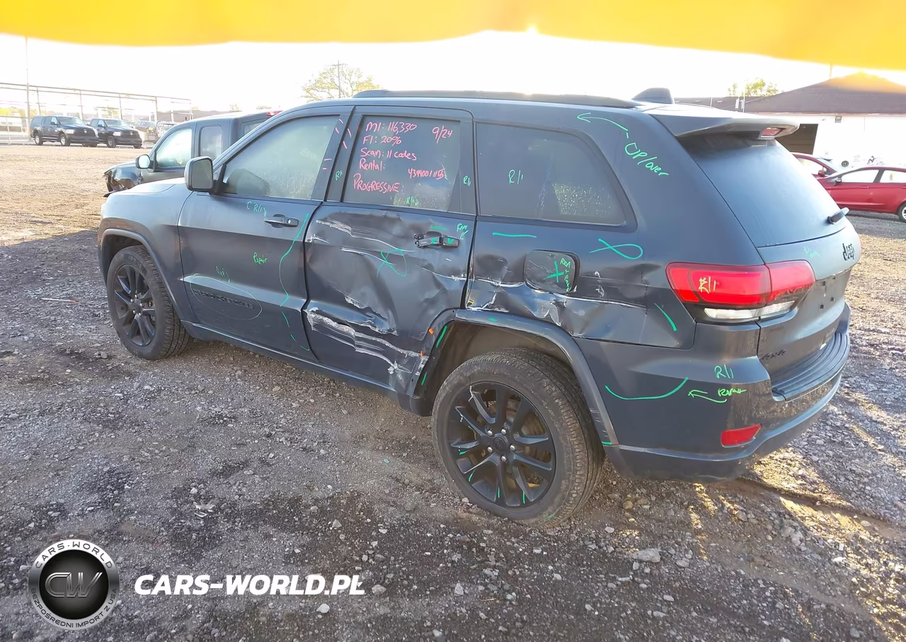 2018 Jeep Grand Cherokee Altitude 4X4 VIN:1C4RJFAG5JC118421 - 3