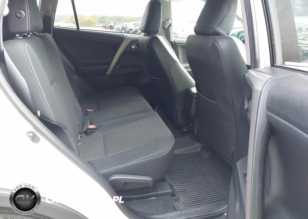 2018 Toyota Rav4 Xle VIN:2T3RFREV6JW806243 - 8