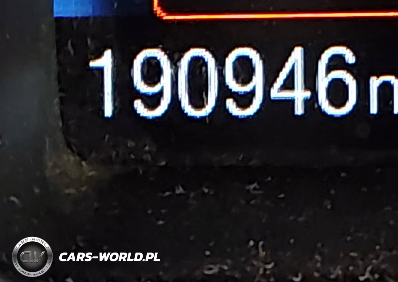 2018 Ford Focus Se VIN:1FADP3K29JL218408 - 16