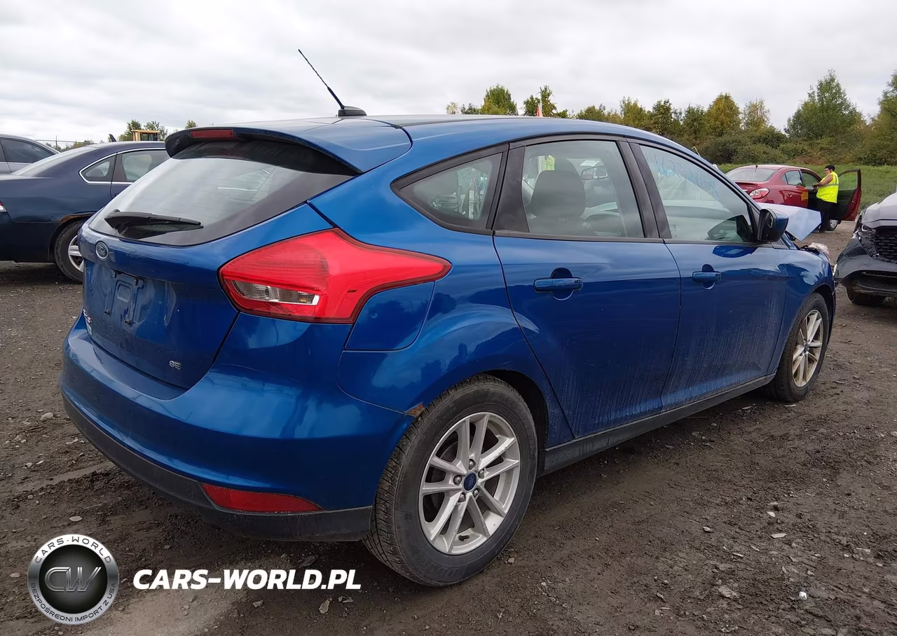 2018 Ford Focus Se VIN:1FADP3K29JL218408 - 4