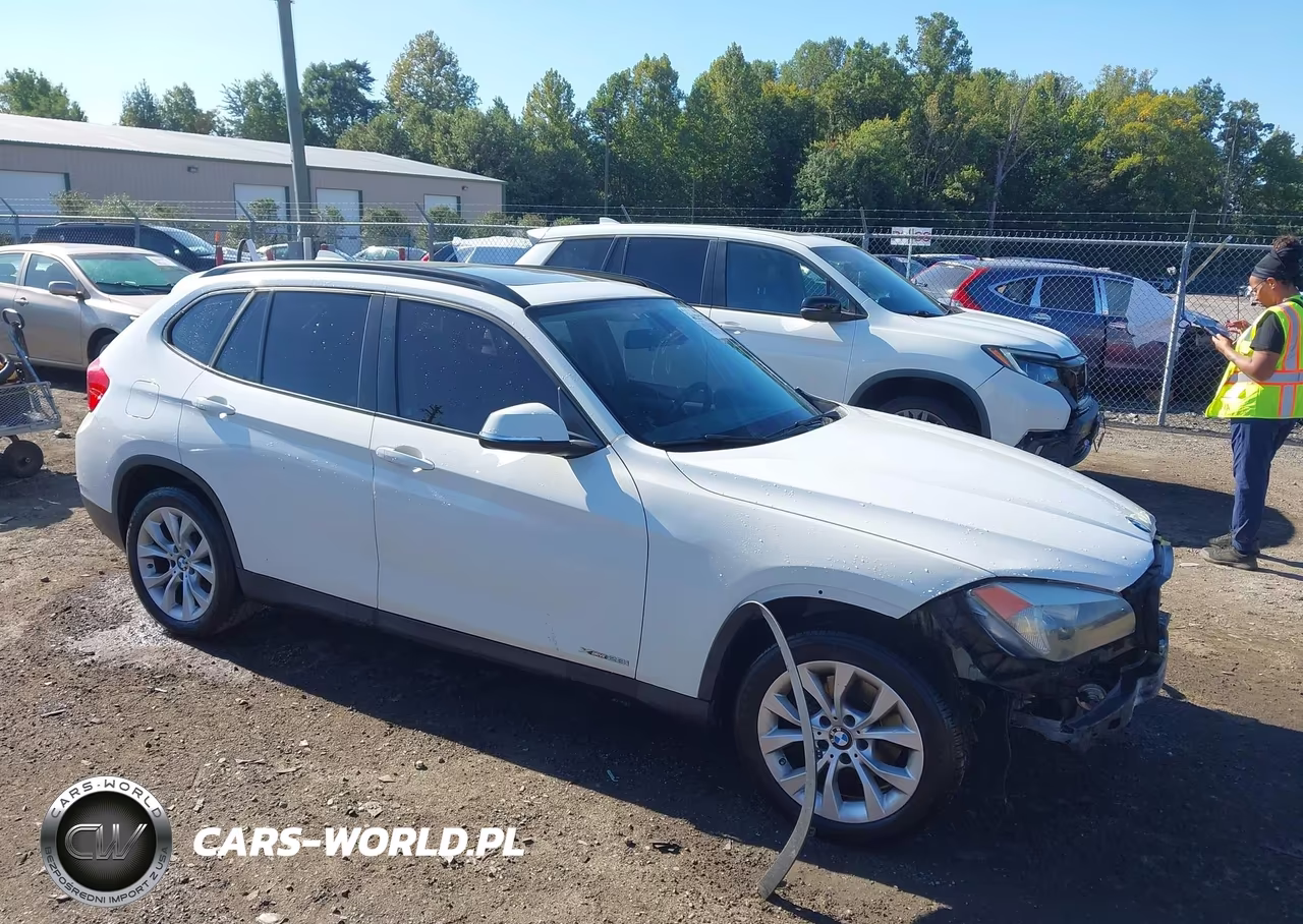 2014 BMW X1 xDrive28I VIN:WBAVL1C52EVR94152 - 1