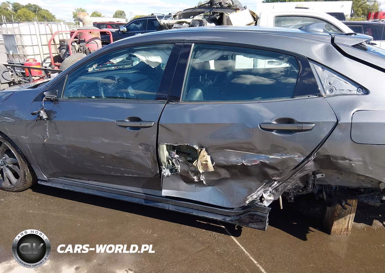 2018 Honda Civic Sport Touring VIN:SHHFK7H98JU408540 - 6