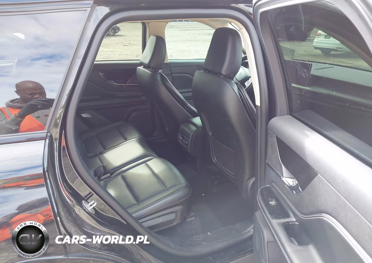 2023 Lincoln Corsair Standard VIN:5LMCJ1DA8PUL00416 - 8