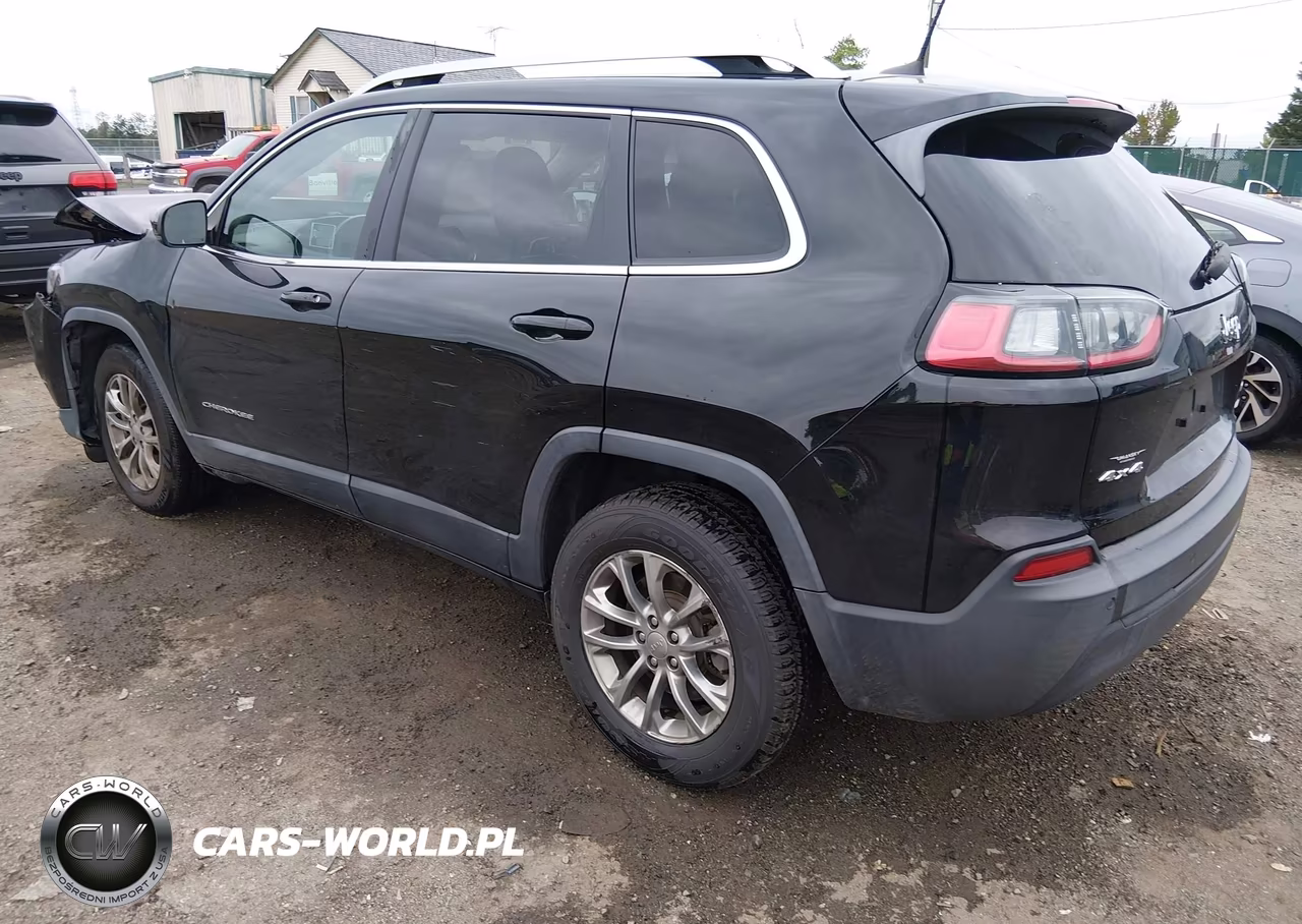 2019 Jeep Cherokee Latitude Plus 4X4 VIN:1C4PJMLB2KD423223 - 3