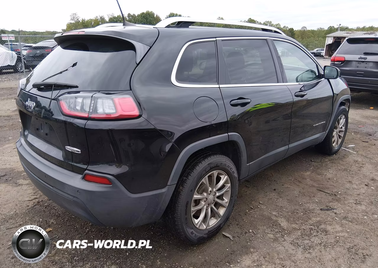 2019 Jeep Cherokee Latitude Plus 4X4 VIN:1C4PJMLB2KD423223 - 4
