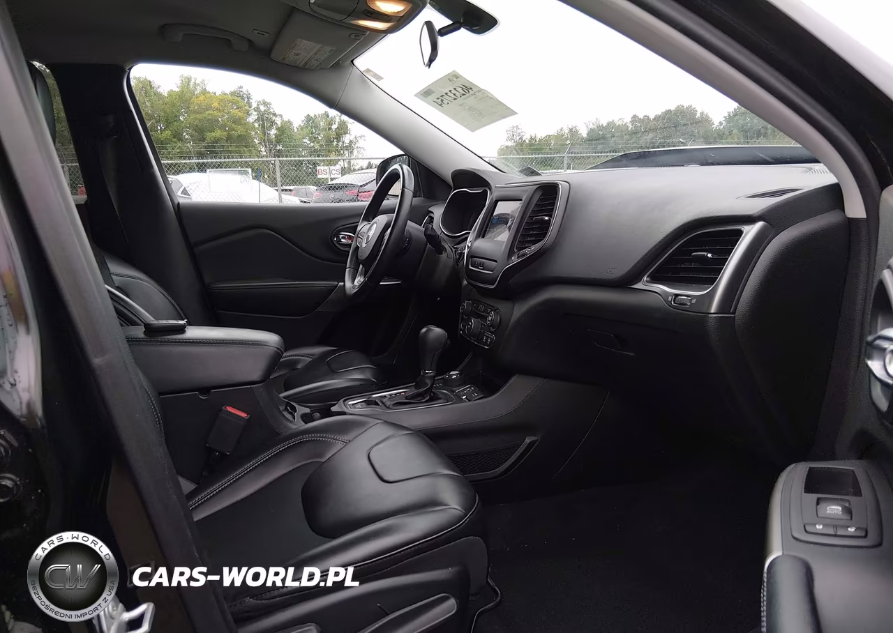 2019 Jeep Cherokee Latitude Plus 4X4 VIN:1C4PJMLB2KD423223 - 5