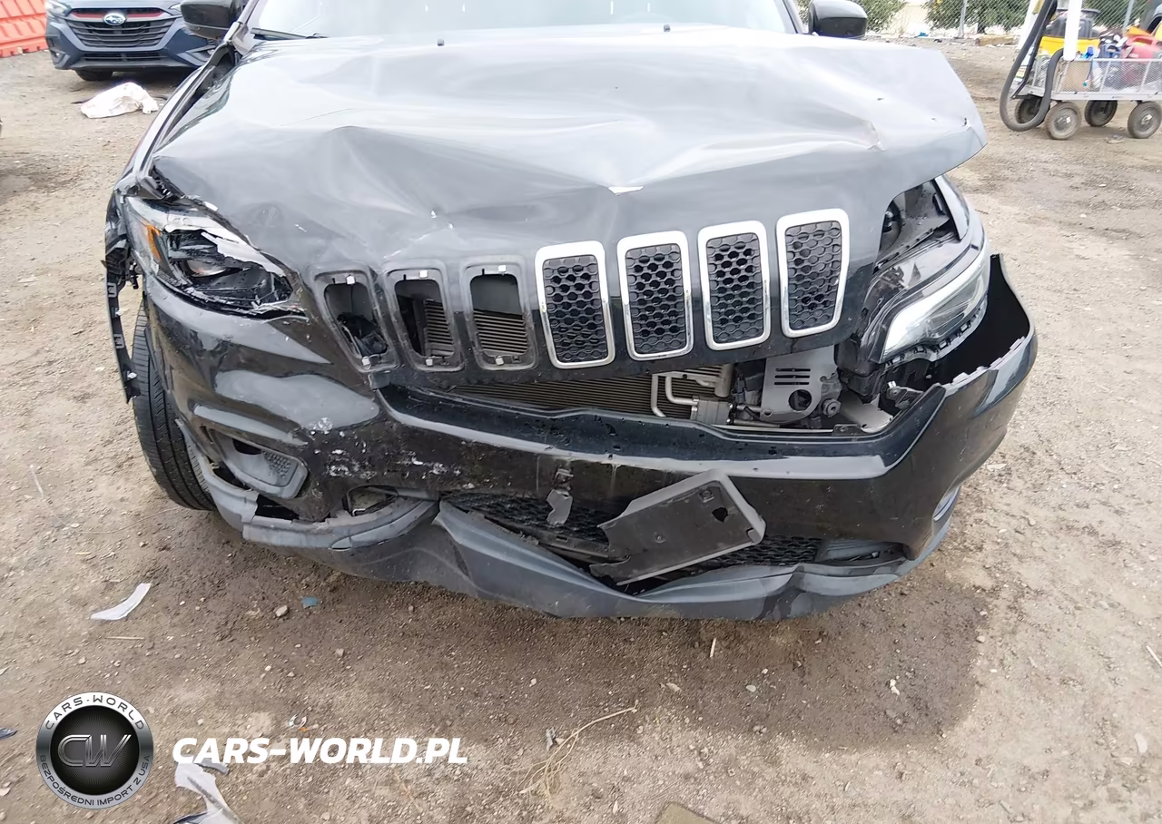 2019 Jeep Cherokee Latitude Plus 4X4 VIN:1C4PJMLB2KD423223 - 6
