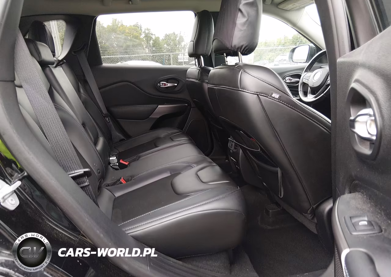 2019 Jeep Cherokee Latitude Plus 4X4 VIN:1C4PJMLB2KD423223 - 8