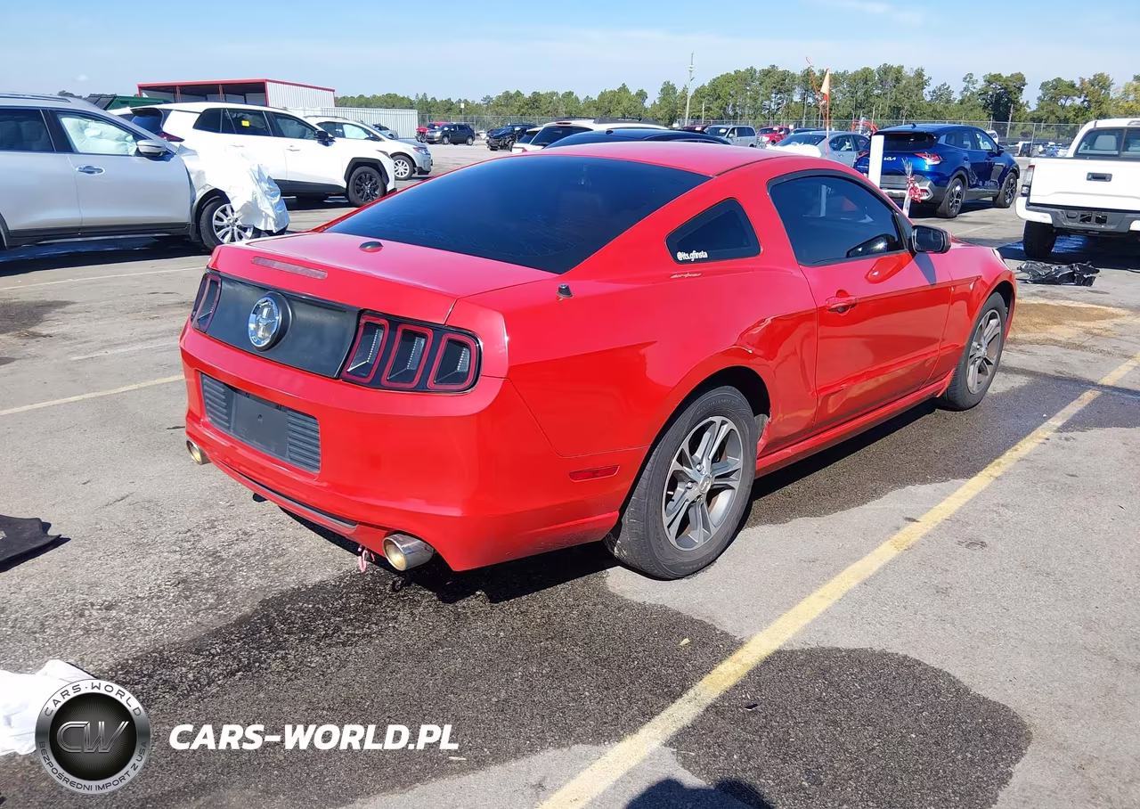 2014 Ford Mustang V6 Premium VIN:1ZVBP8AM9E5207370 - 4