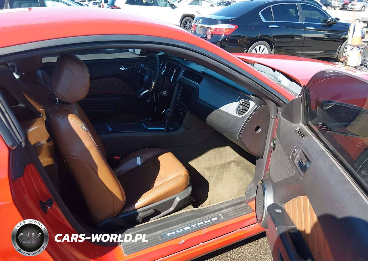 2014 Ford Mustang V6 Premium VIN:1ZVBP8AM9E5207370 - 5