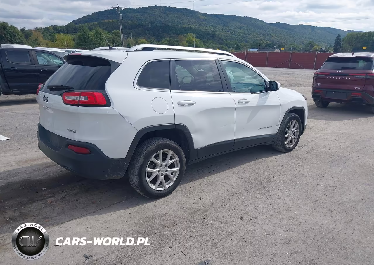2015 Jeep Cherokee Latitude VIN:1C4PJLCB4FW683613 - 4