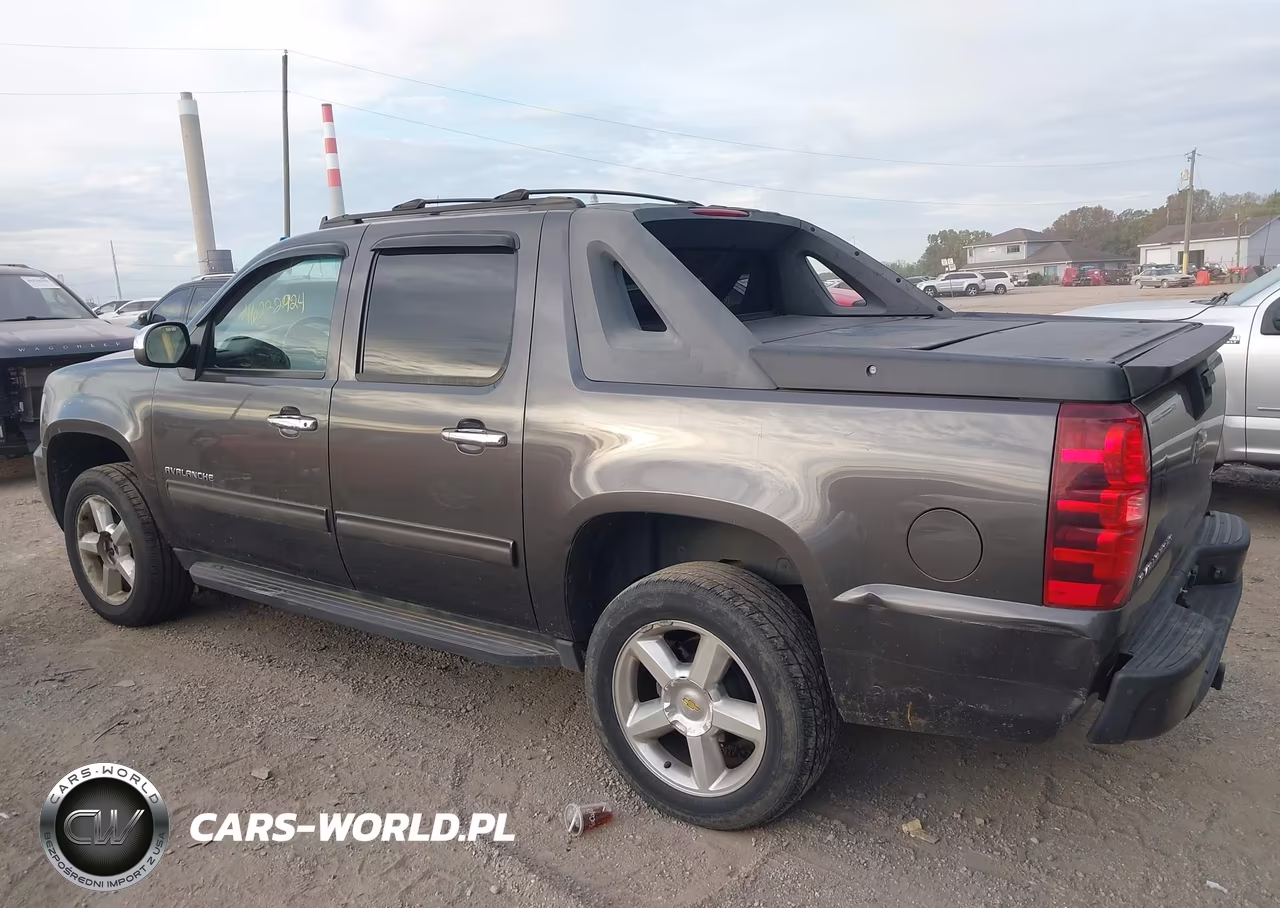 2011 Chevrolet Avalanche 1500 Ls VIN:3GNTKEE37BG255547 - 14