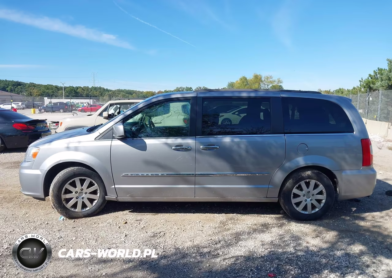 2016 Chrysler Town & Country Touring VIN:2C4RC1BG4GR112895 - 14