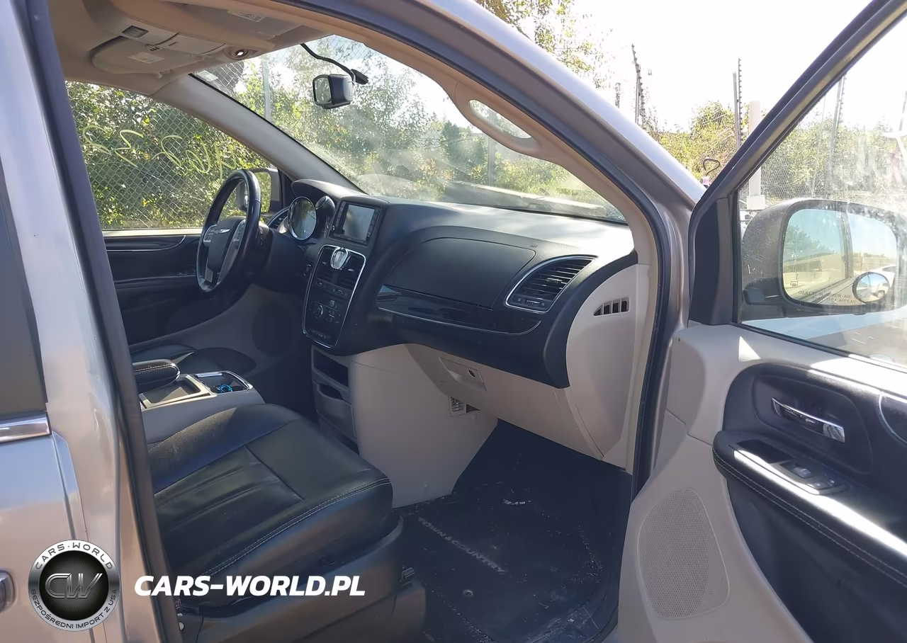 2016 Chrysler Town & Country Touring VIN:2C4RC1BG4GR112895 - 5