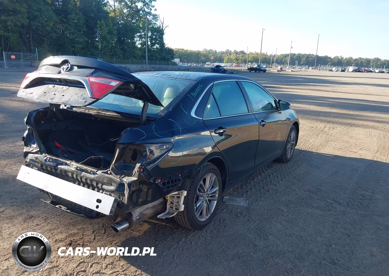 2015 Toyota Camry Se VIN:4T1BF1FKXFU482799 - 4
