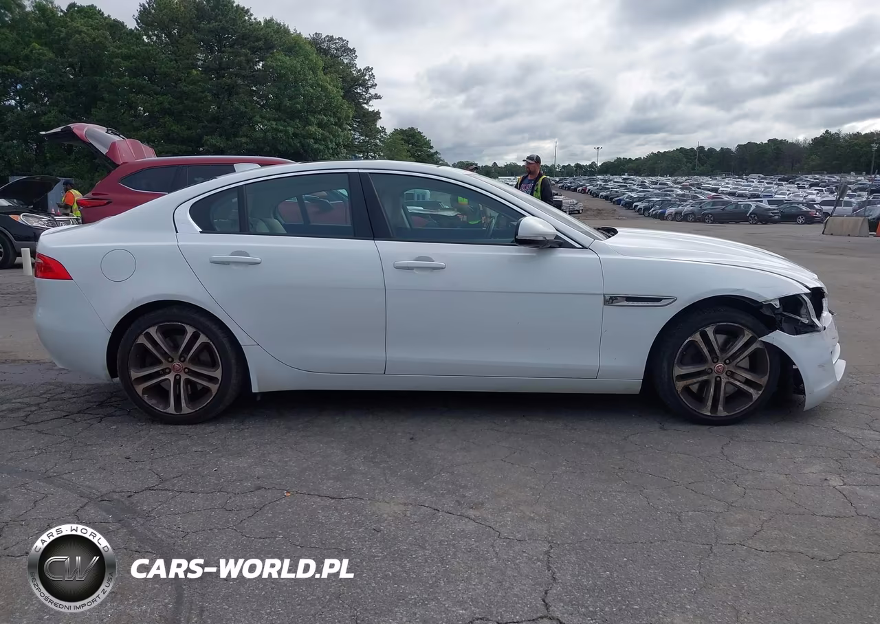 2017 Jaguar Xe 35T Premium VIN:SAJAJ4BV1HCP10697 - 14