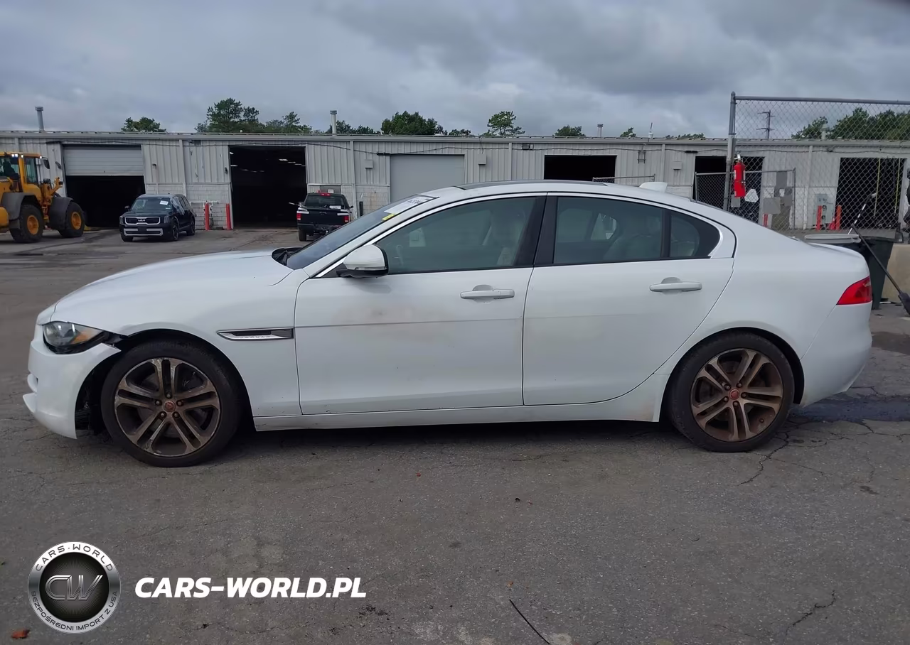 2017 Jaguar Xe 35T Premium VIN:SAJAJ4BV1HCP10697 - 15