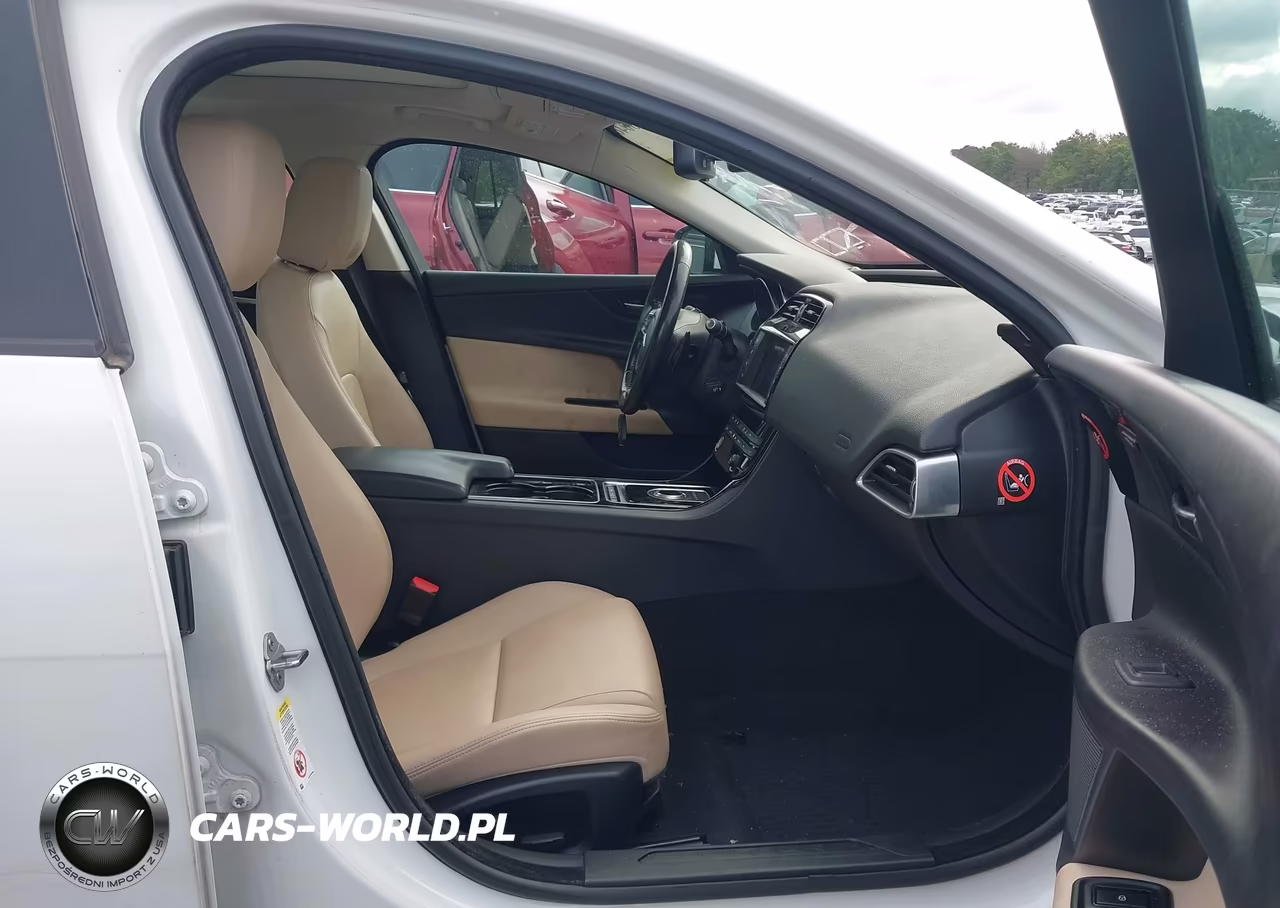 2017 Jaguar Xe 35T Premium VIN:SAJAJ4BV1HCP10697 - 5