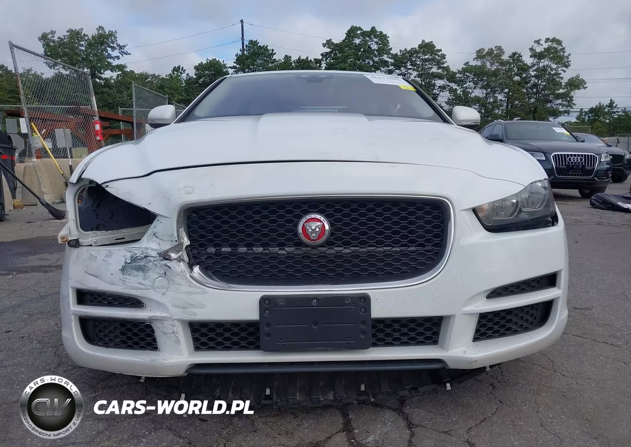 2017 Jaguar Xe 35T Premium VIN:SAJAJ4BV1HCP10697 - 6