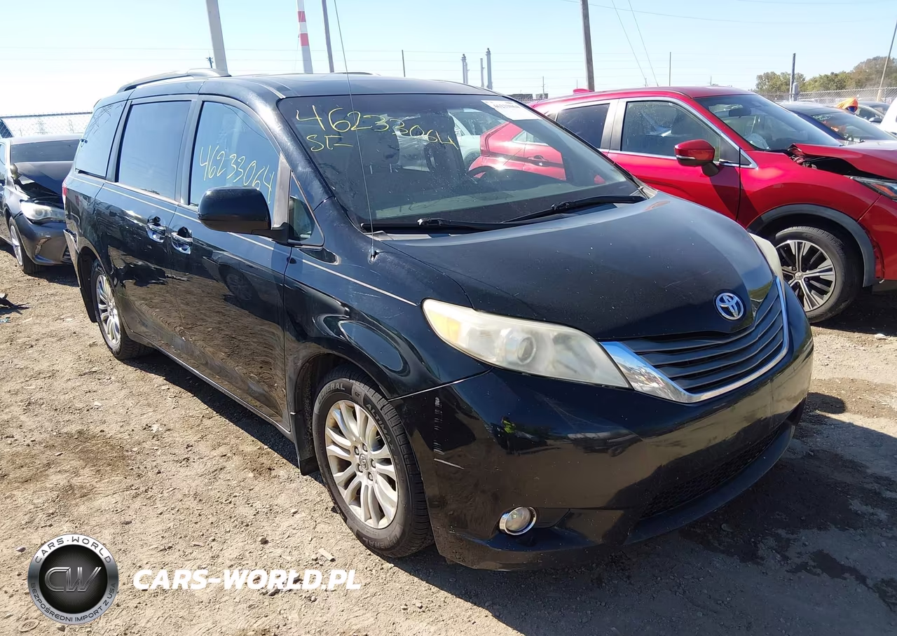 2012 Toyota Sienna Xle V6 8 Passenger