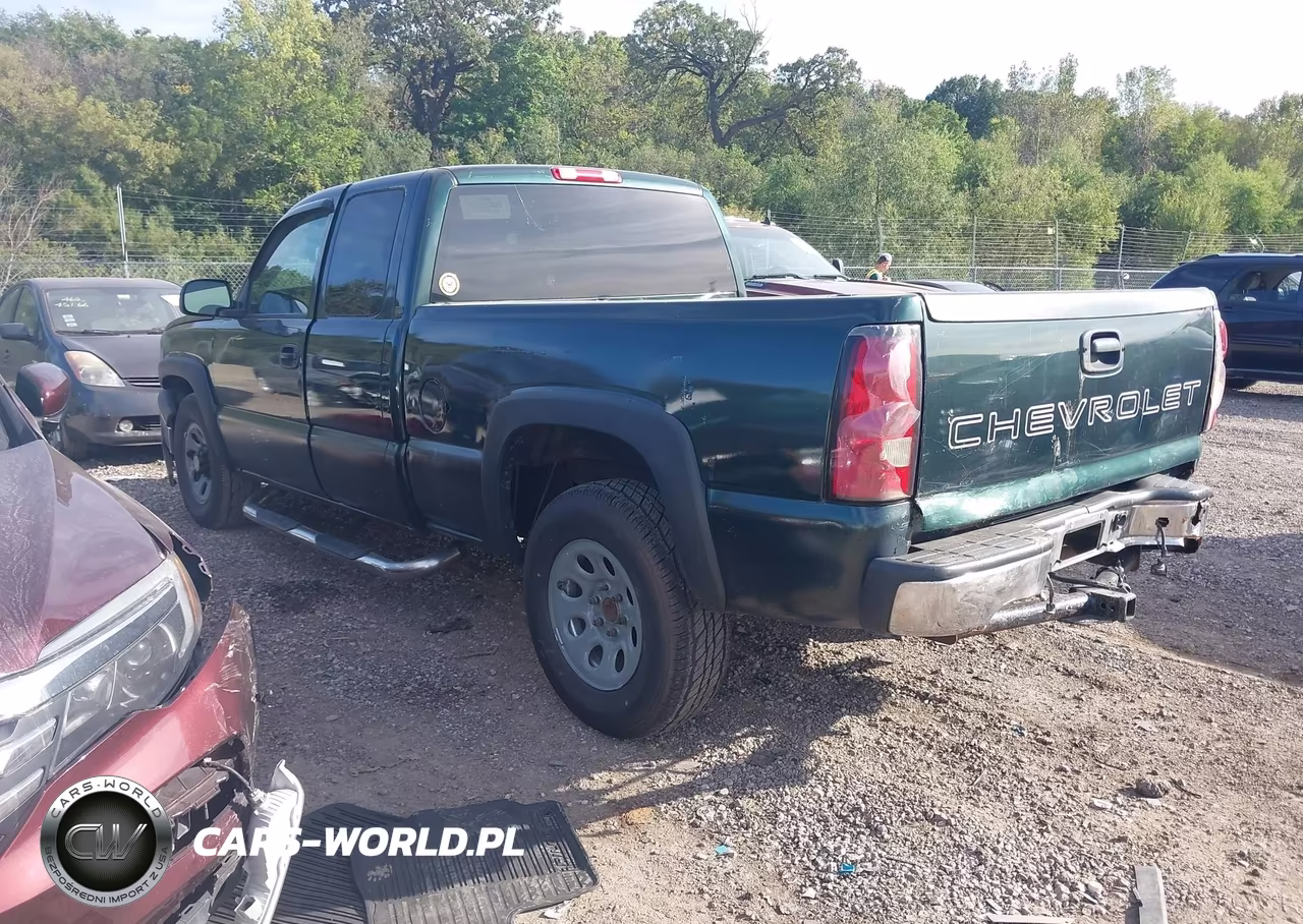 2005 Chevrolet Silverado 1500 Work Truck VIN:2GCEK19V851381872 - 3