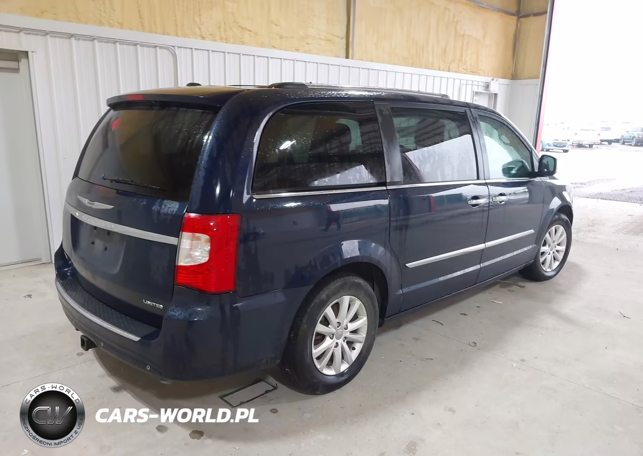 2016 Chrysler Town & Country Limited Platinum VIN:2C4RC1GG3GR151132 - 4
