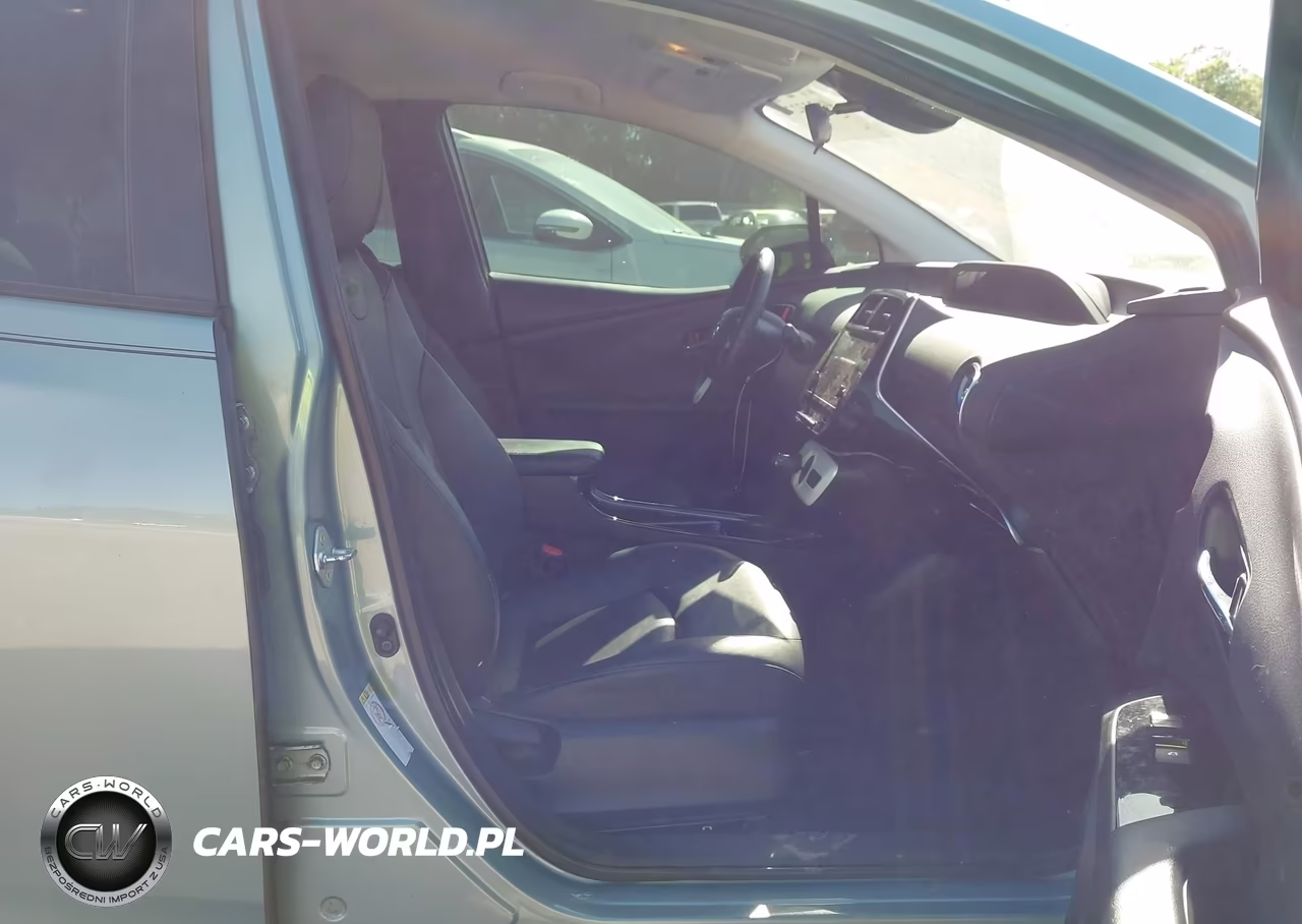 2017 Toyota Prius Three Touring VIN:JTDKARFU8H3544633 - 5