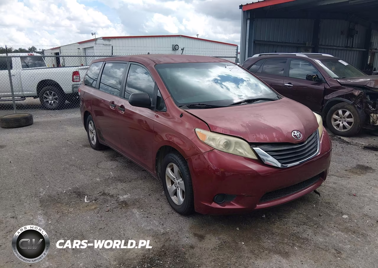 2012 Toyota Sienna Base 7 Passenger